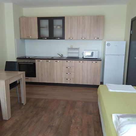 Private Apartment In Faith - 라브다 외부 사진