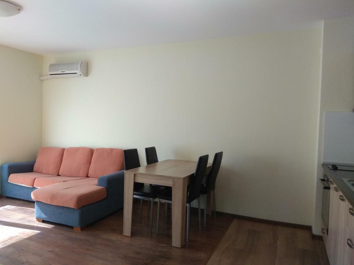 Private Apartment In Faith - 라브다 외부 사진